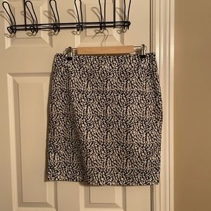 Loft above the knee skirt